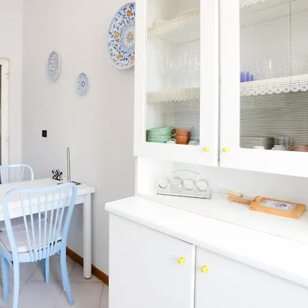 Riviera Di Chiaia 207 *