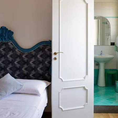 Riviera Di Chiaia 207 * Neapol