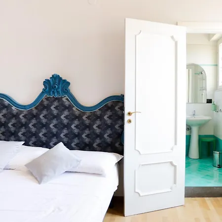 Riviera Di Chiaia 207