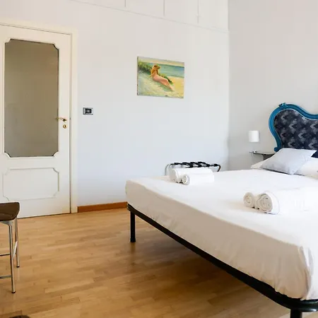 Riviera Di Chiaia 207 * Neapol