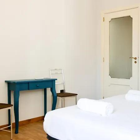 Riviera Di Chiaia 207 *