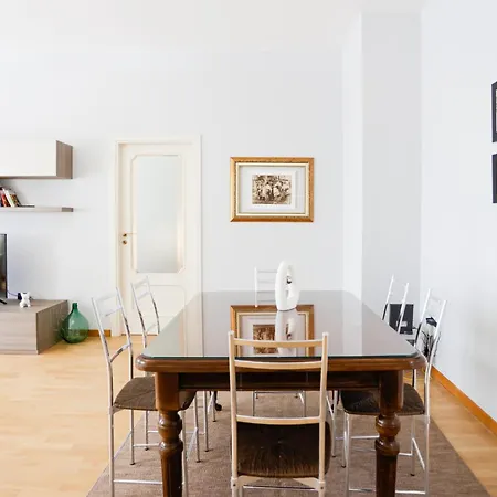 Riviera Di Chiaia 207 *