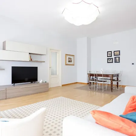 Riviera Di Chiaia 207 * Neapol