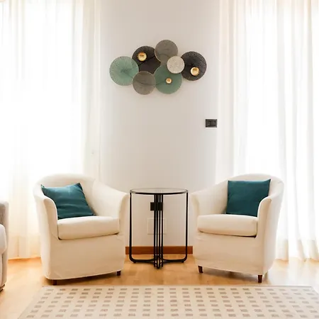 Riviera Di Chiaia 207 *