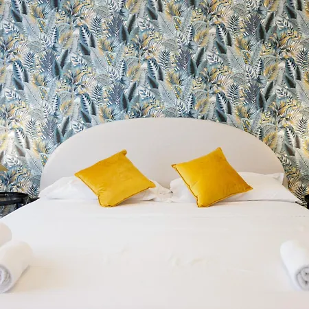 Riviera Di Chiaia 207 * Neapol